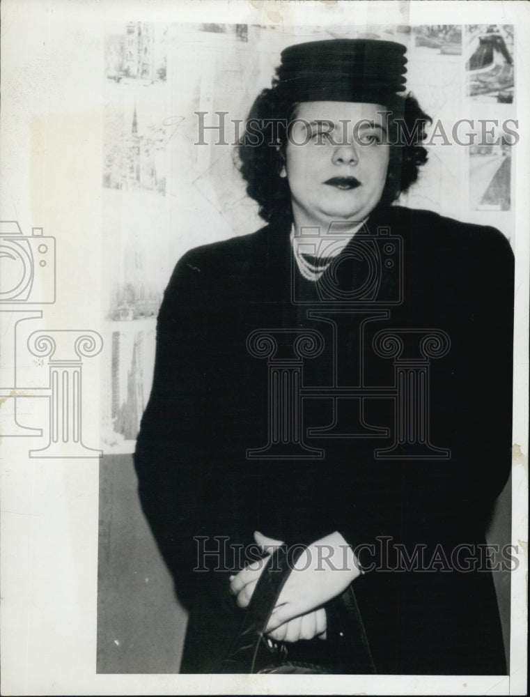 1946 Carmella Vozza Accused Of Embezzling Money For Romance With POW - Historic Images