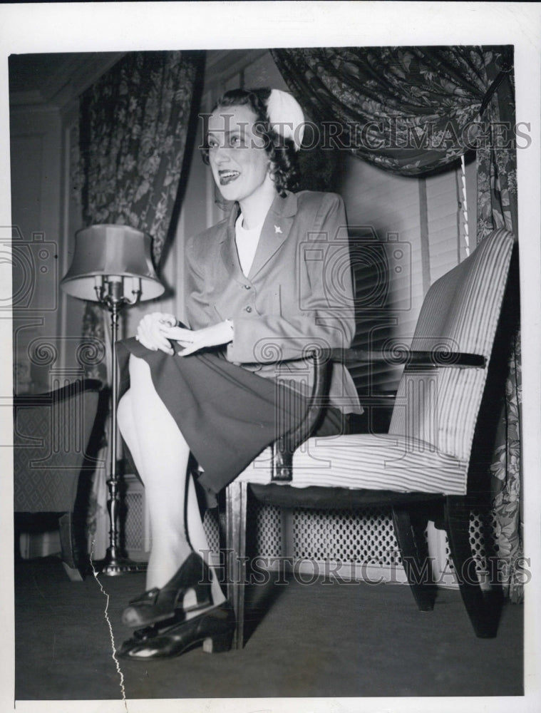 1944 Press Photo Mrs.Dorothy Mc Elroy Vredenburg - RSG96167 - Historic Images