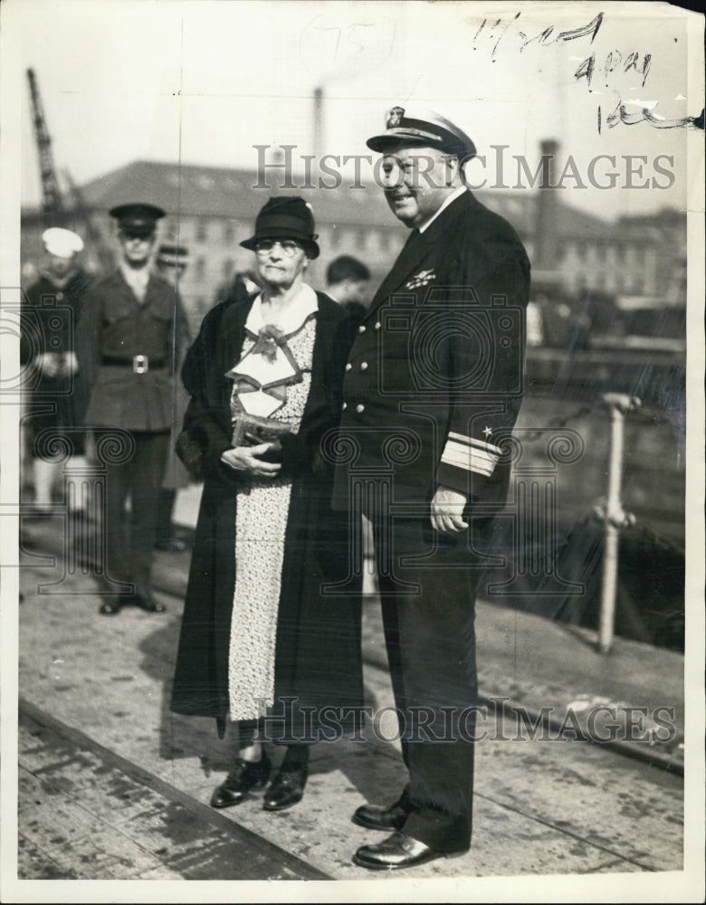 1935 Press Photo Admiral Walter Gherardi Mrs Richard Talbot Navy Yard - Historic Images