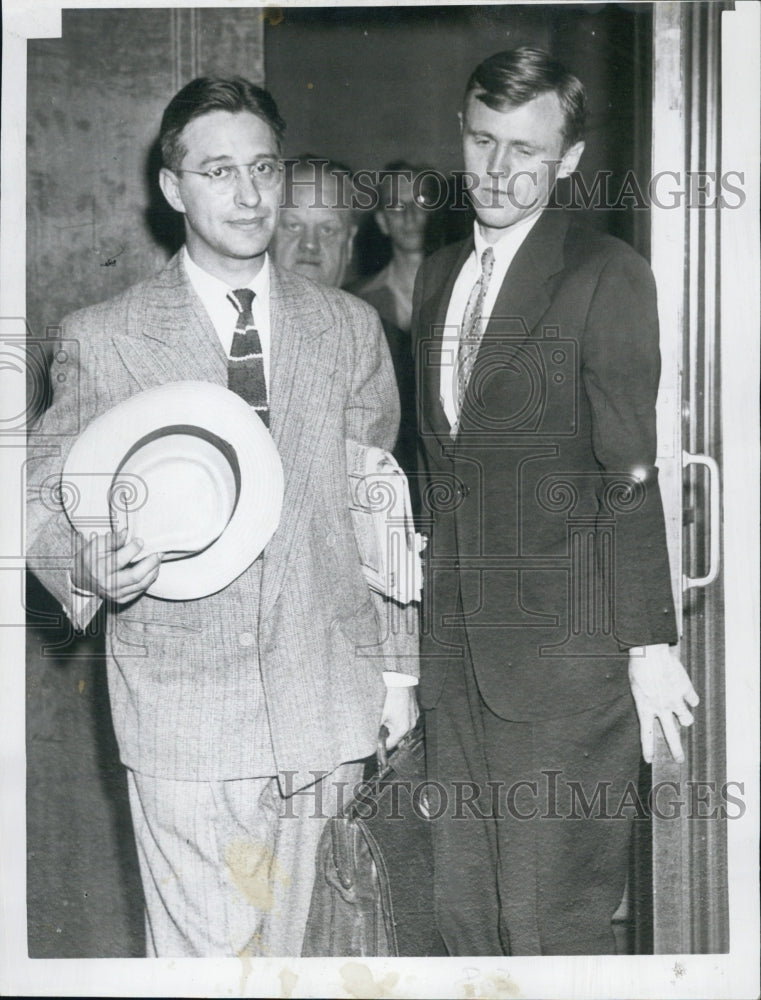 1948 Press Photo Atty Alfred A Albert Rev Lowell Cantrell in Suffolk Court - Historic Images