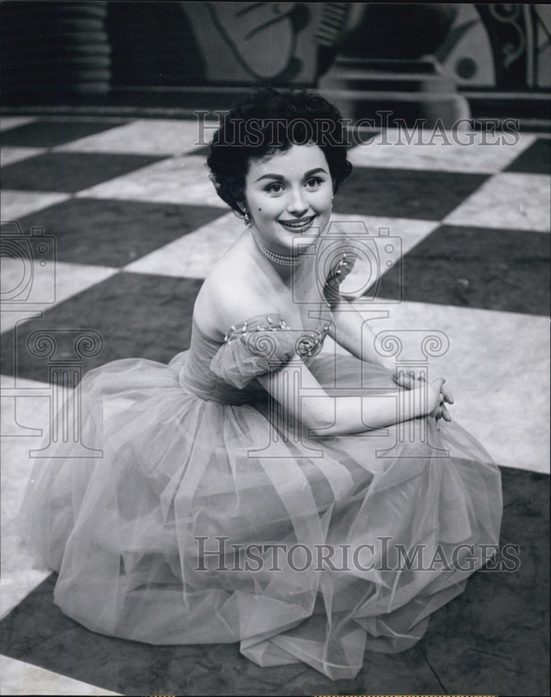 1952 Press Photo &quot;Pop&quot; Singer Maureen Cannon at the &quot;Paul Whiteman Revue&quot; - Historic Images