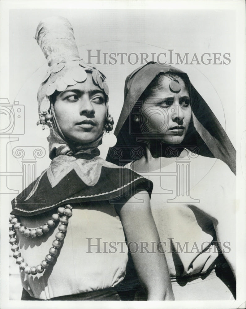 1959 Press Photo Dancers Inbal Dance Theater Israel Margalith Oved Dahlia Kubani - Historic Images