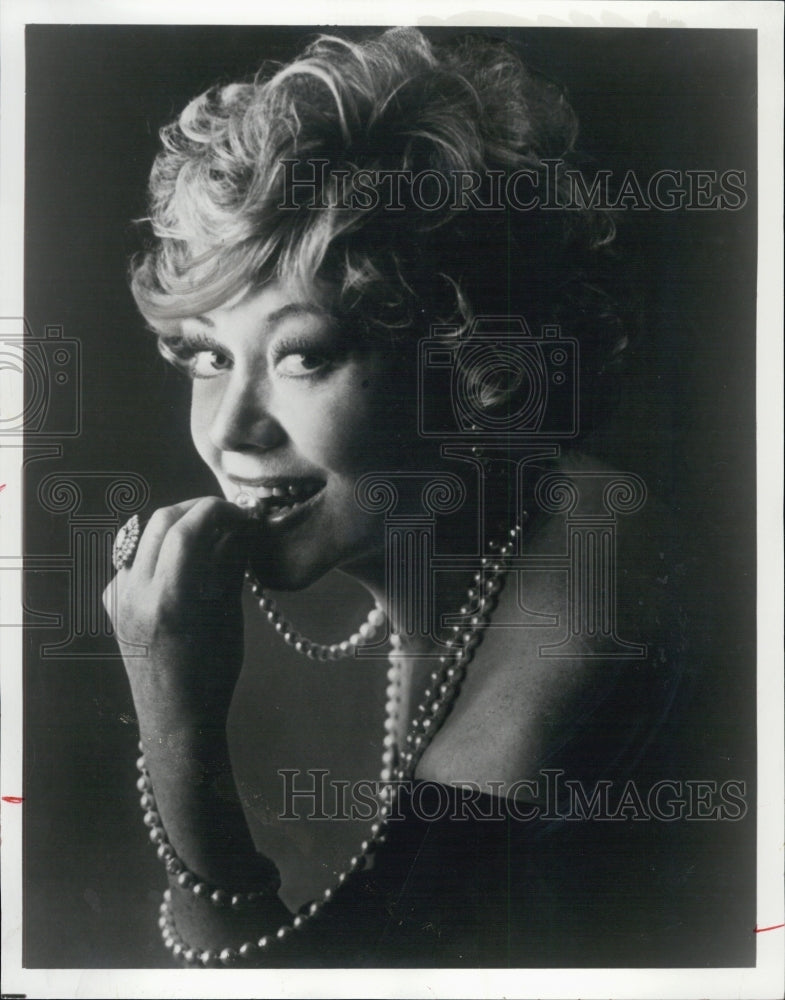 Press Photo woman biting her fingernail - Historic Images