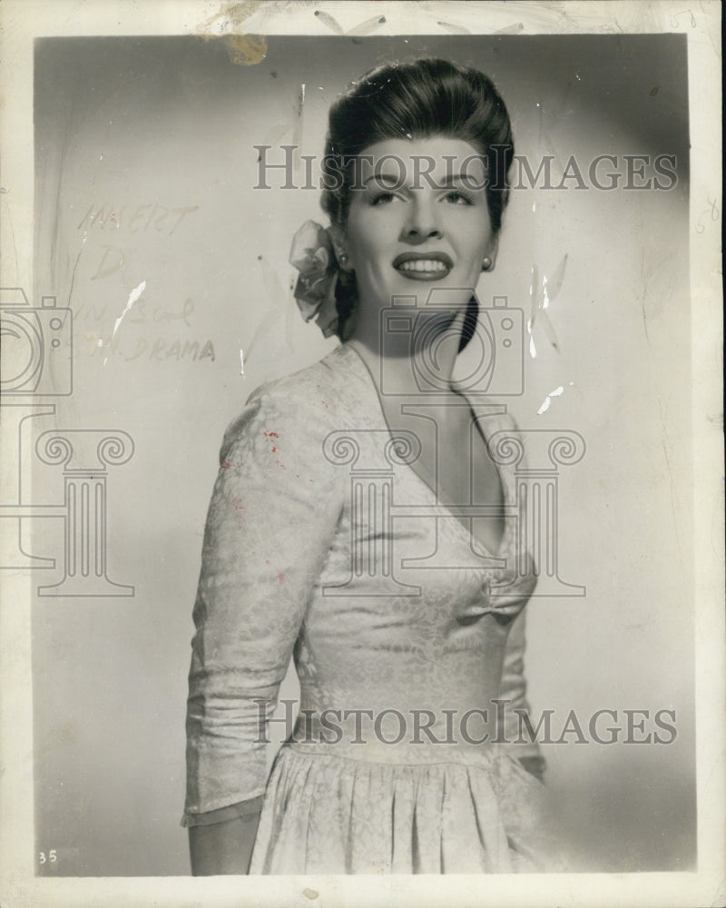 1945 Press Photo Actress Karen Lord - Historic Images