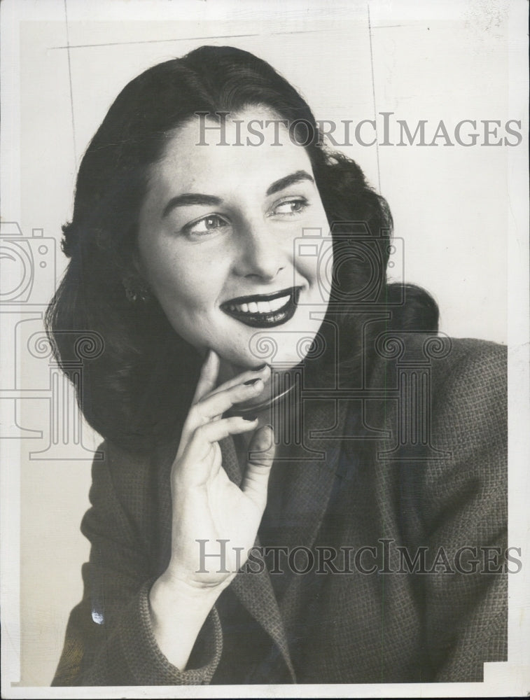 1947 Press Photo Irene Ryan Carter Model Cosmopolitan Magazine - RSG97419 - Historic Images