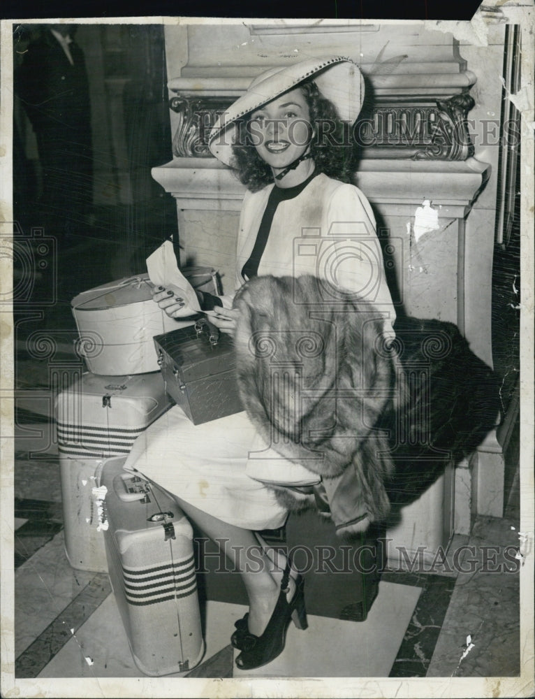 1945 Press Photo Actress, Jennifer Jones - Historic Images