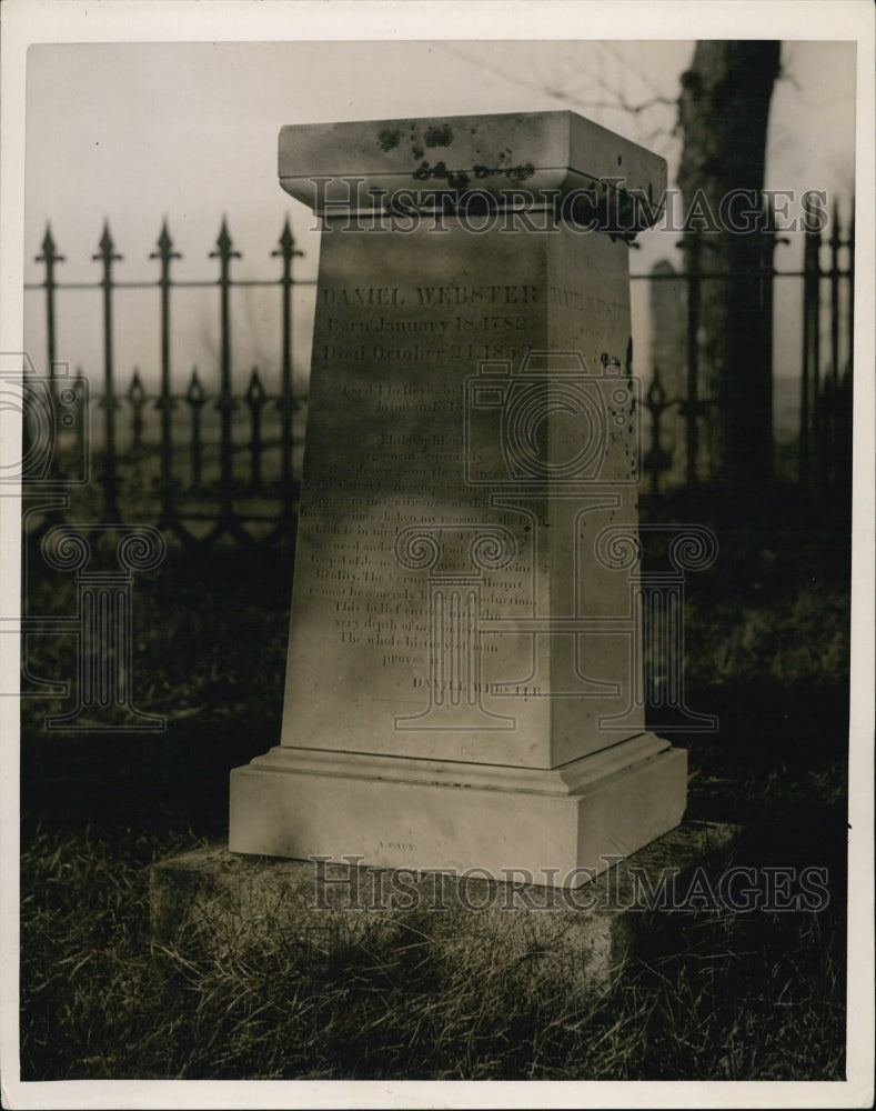 1927 Grave Stone Of Daniel Webster, Massachusetts Senator - Historic Images