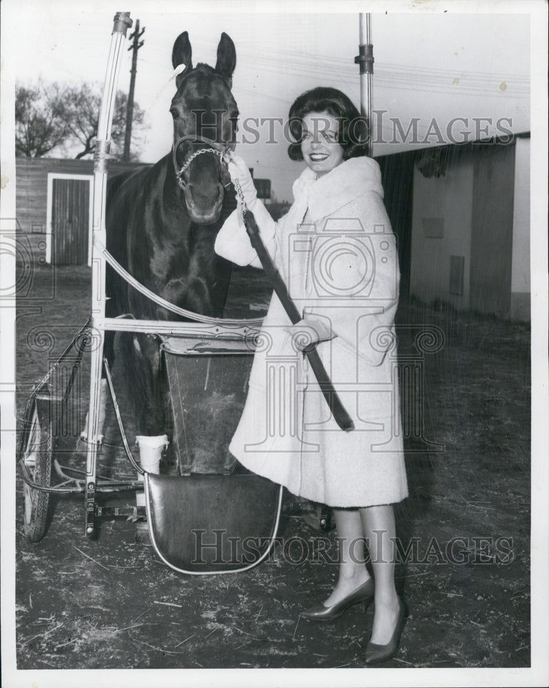 Press Photo Janet Mich With Roxburgh Bob - Historic Images