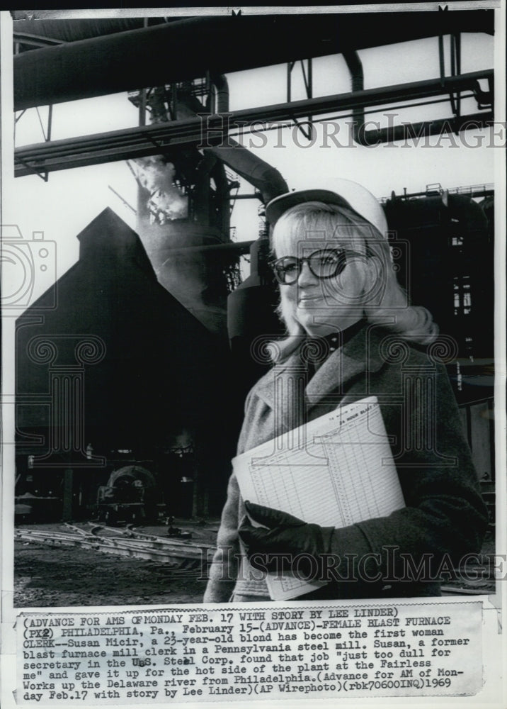 1969 Press Photo Susan Micir First Woman Blast Furnace Mill Clerk Pennsylvania - Historic Images