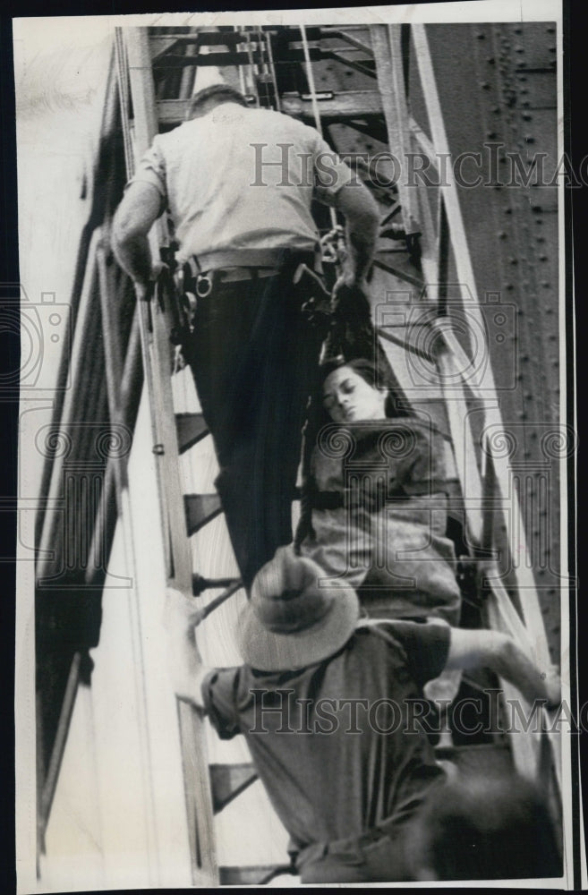 1969 Robert Michniak Shot After He Stood On Bridge And Fired Shots - Historic Images