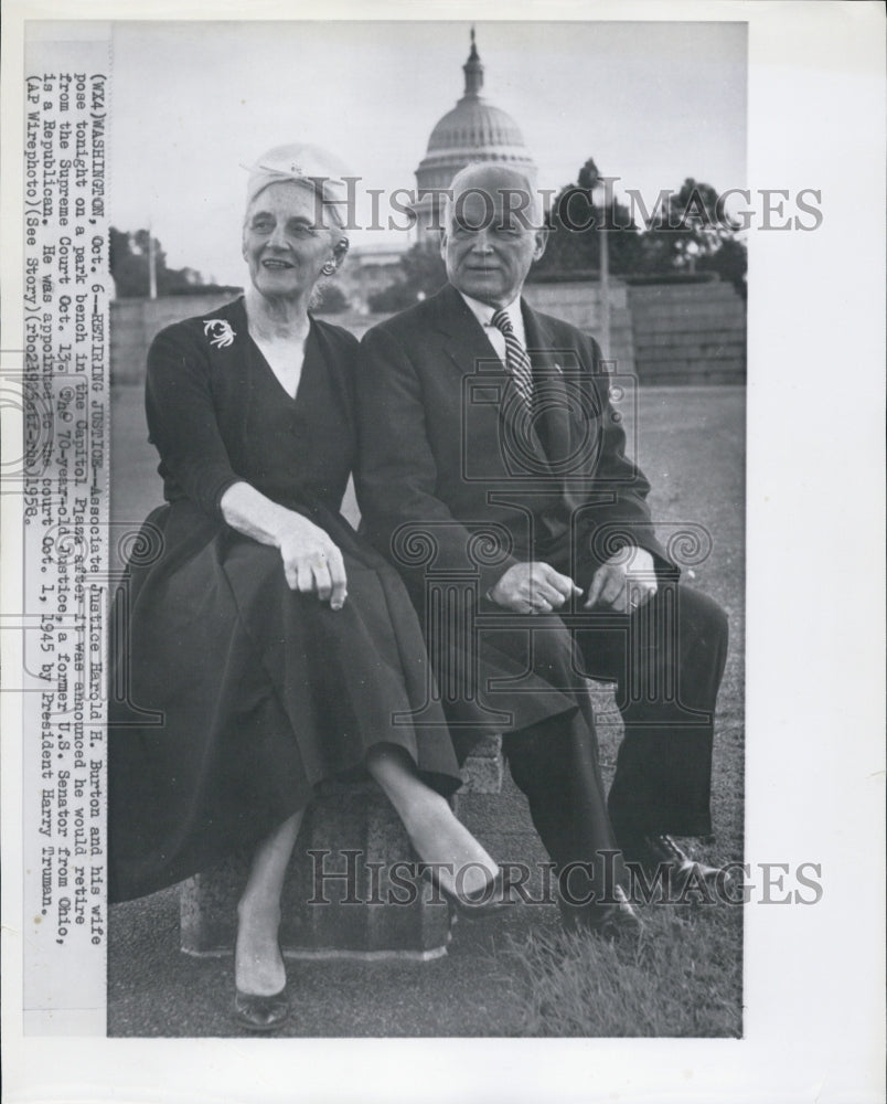 1958 Press Photo Associate Justice Harold Burton Wife Bench Capitol Plaza - Historic Images