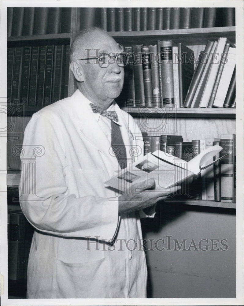 1959 Press Photo Dr Sidney Burwell of Peter Bent Brigham Hospital - Historic Images