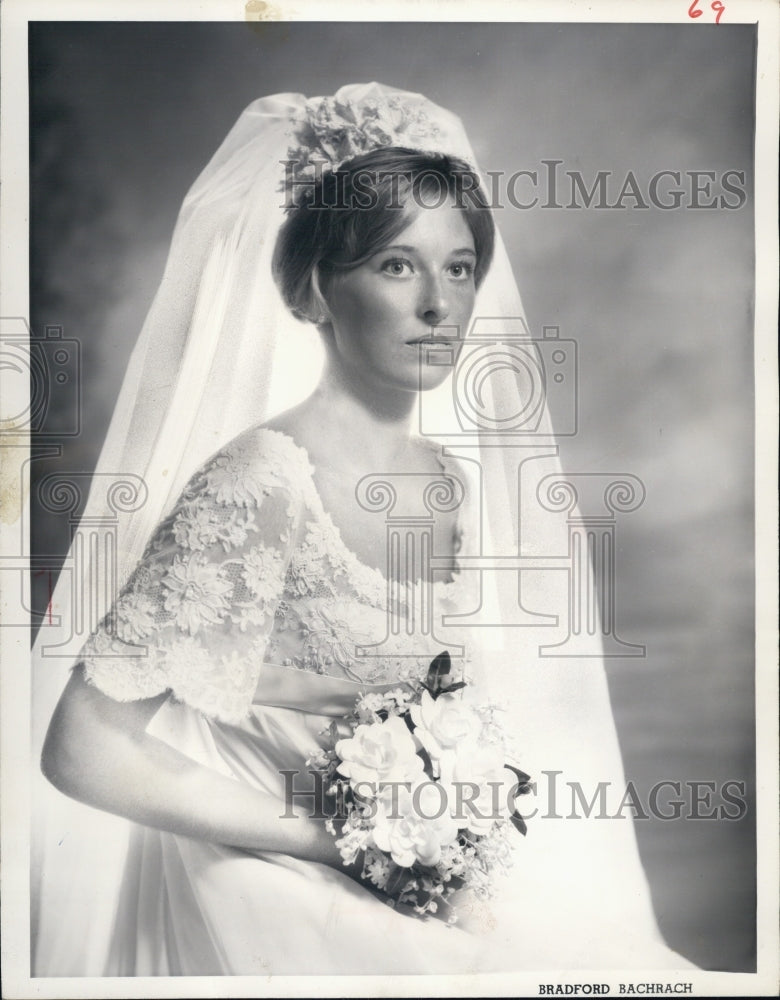 1968 Harriet Marie Haffenreffer Weds William Shields III, US Navy - Historic Images