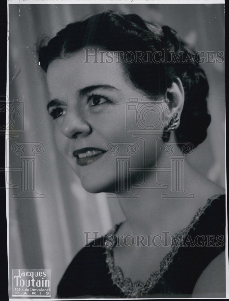 1953 Aniceta Shea,Soprano returns From Success in Europe - Historic Images