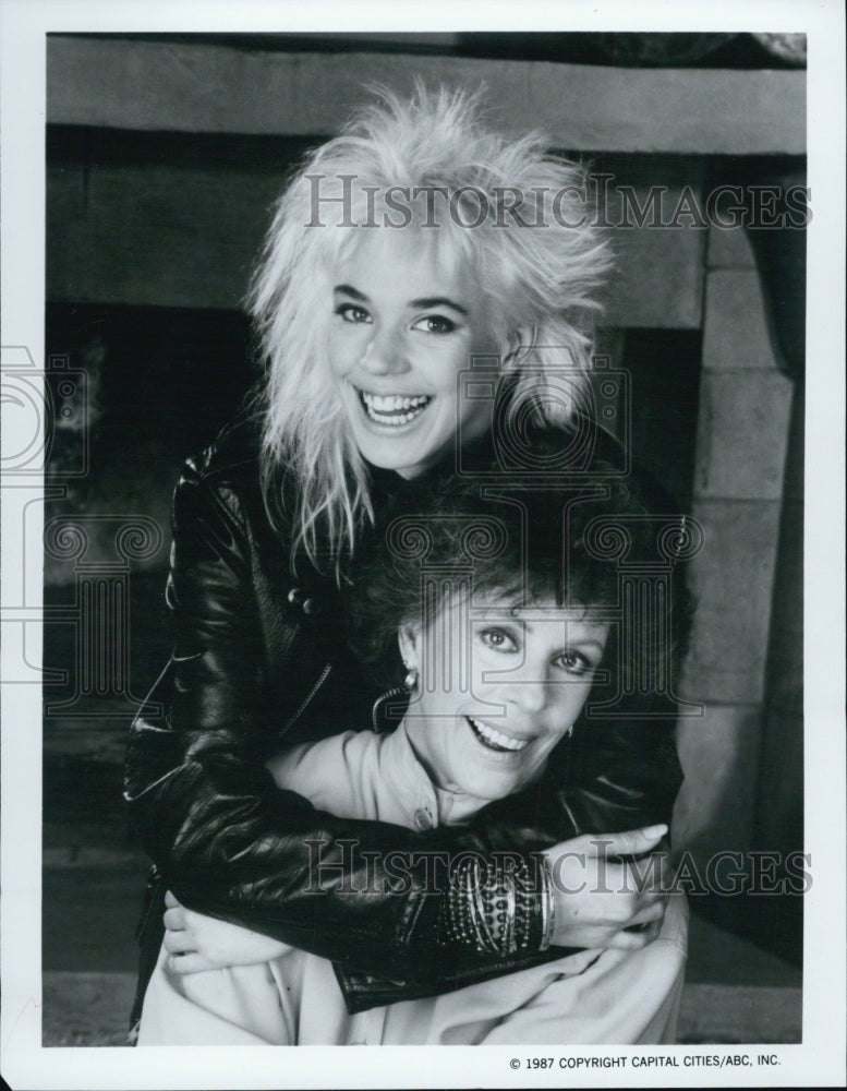 1987 Press Photo Carol Burnett And Carrie Hamilton On Superstars And Their Moms - Historic Images