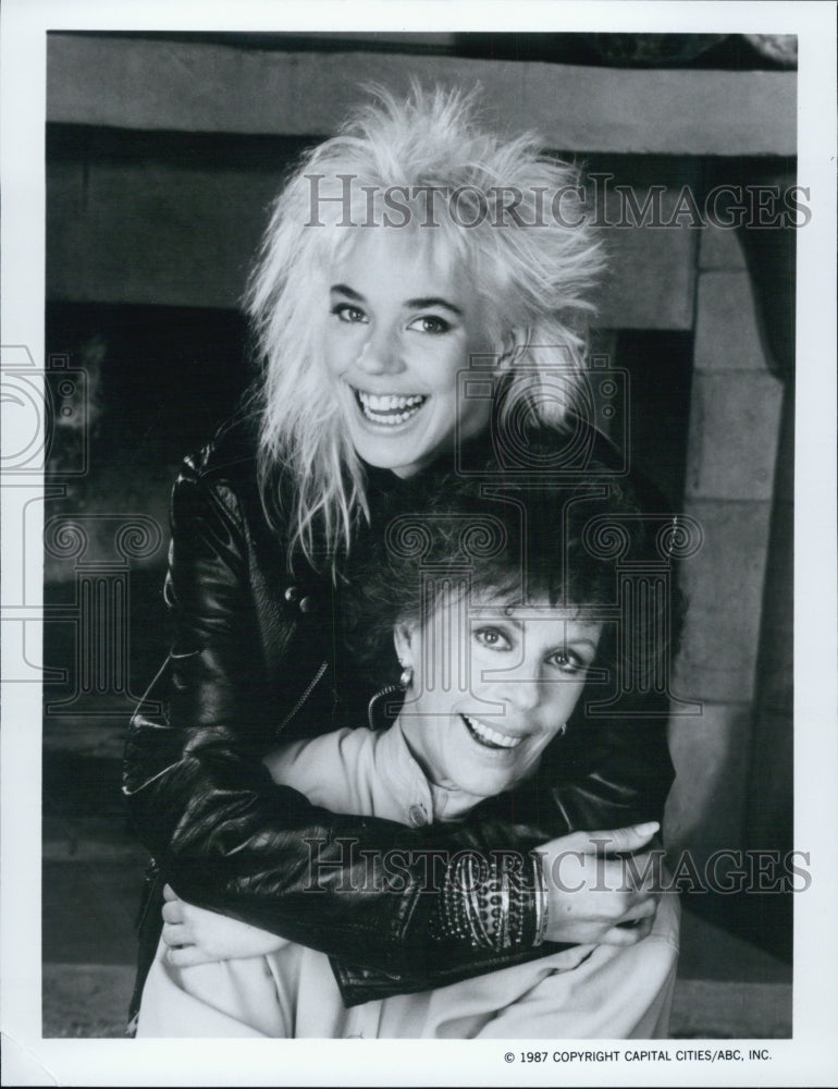 1987 Press Photo Carol Burnett And Carrie Hamilton In Superstars And Their Moms - Historic Images
