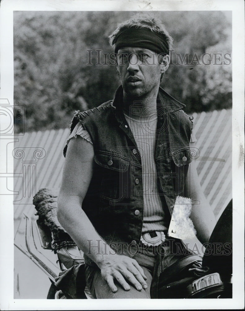 1974 Press Photo David Carradine in"Kung Fu" - Historic Images