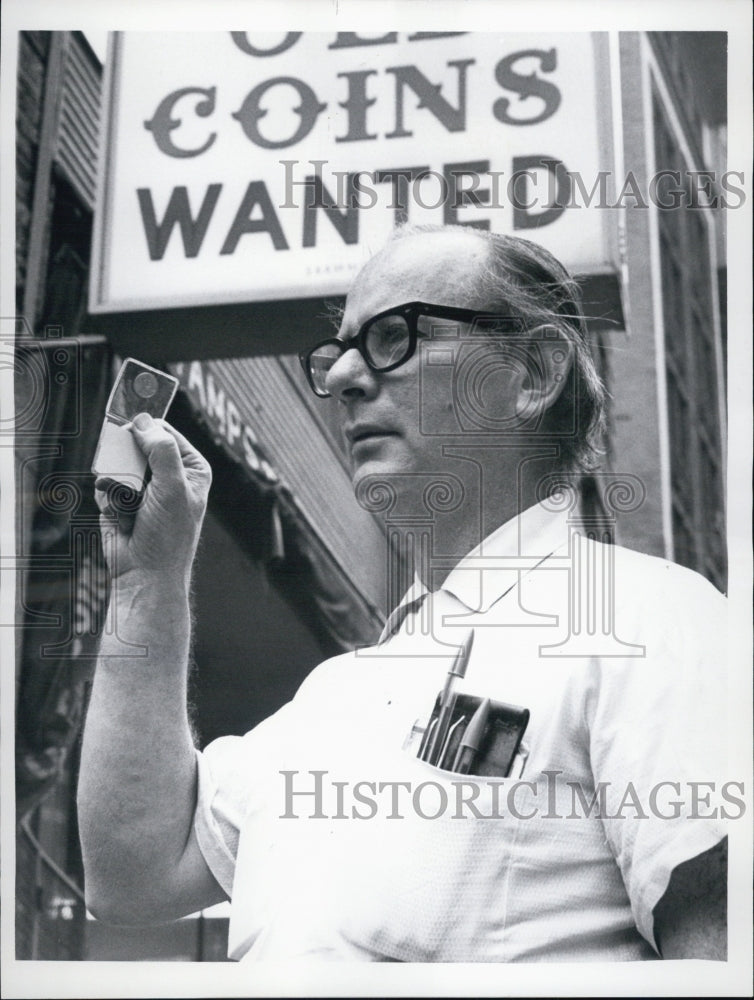 1972 Press Photo Sam Stone and Double Struck Penny - Historic Images