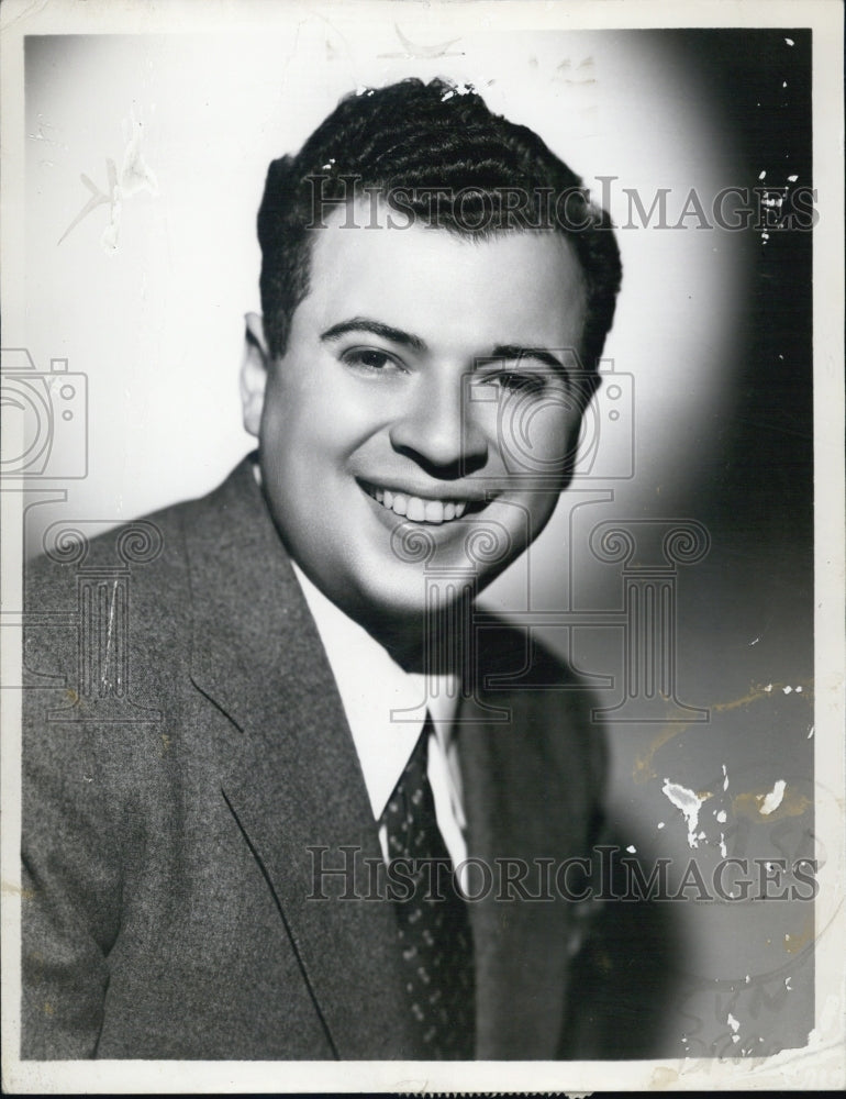 1945 Press Photo Actor Mr.Stone posing - Historic Images