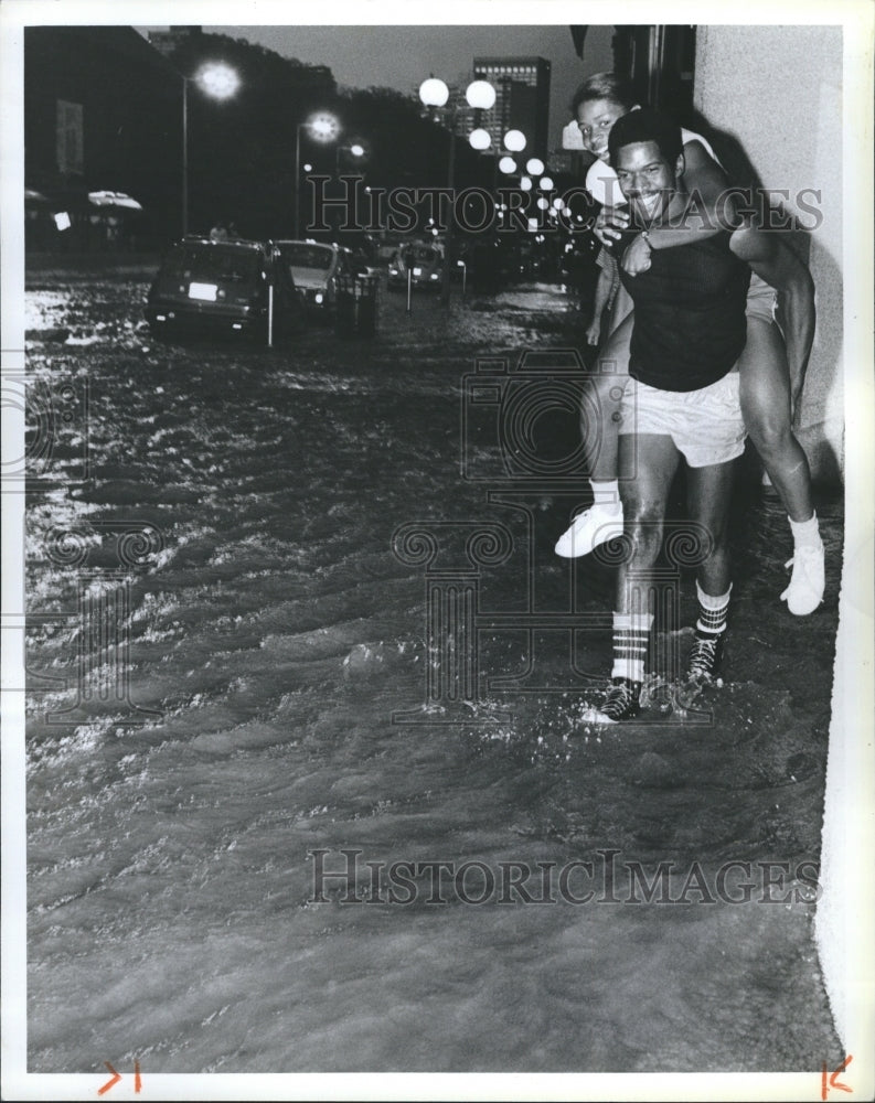 1983 Press Photo Water Main break - Historic Images