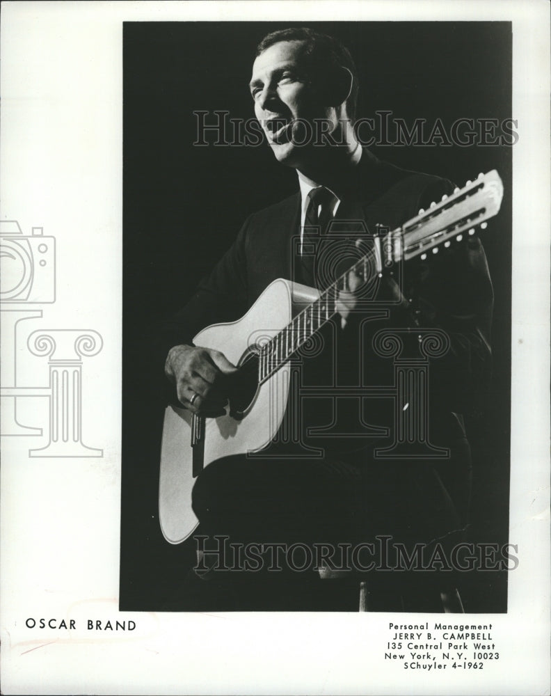 1967 Press Photo Oscar Brand  folk singer, songwriter, and author - Historic Images