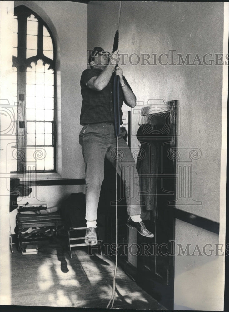 1966 Press Photo Michell Tower David Cox, Stopping the ball by banging - Historic Images