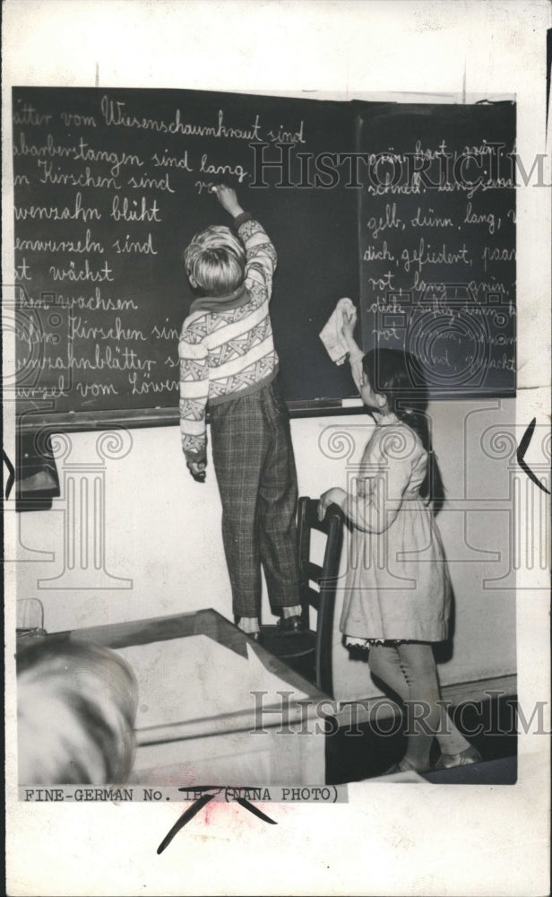 1961 Press Photo Fourth Graders in Coeducational School in Hamburg Suburb Work - Historic Images