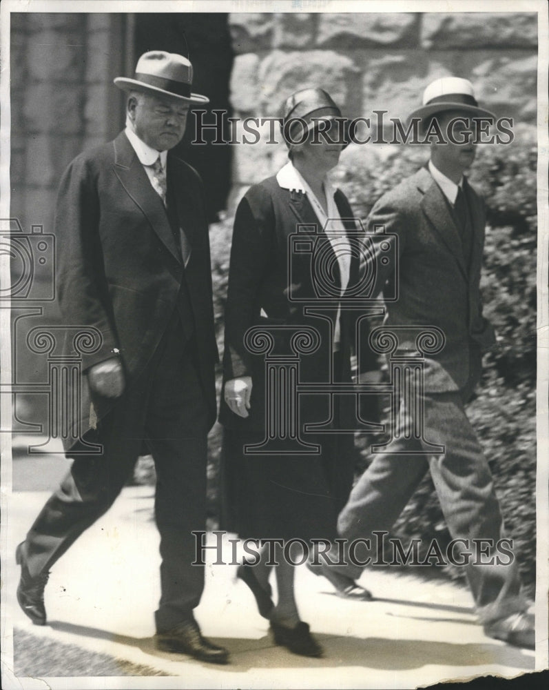 1928 Press Photo Hervart Hoover President Nominee, with Mrs. Hoveer and Son - Historic Images