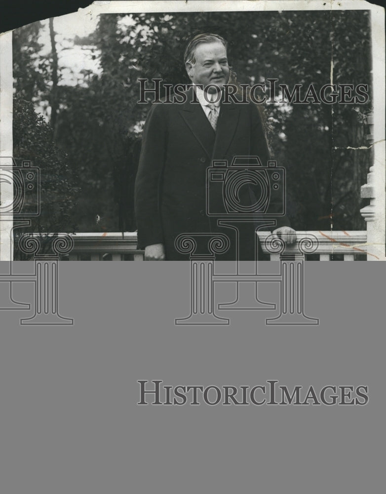 1928 Press Photo Secretary of Commerce Herbert Hoover on the porch - RSH00557 - Historic Images
