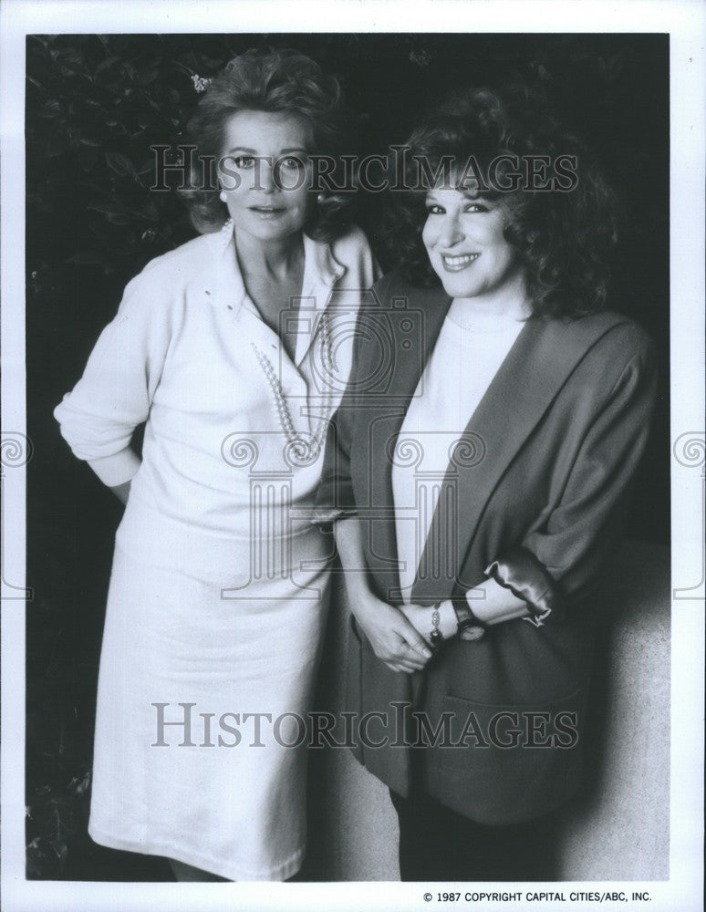 1987 Press Photo Barbara Wlaters and Bette Midler  &quot;The Barbara Walters Special - Historic Images