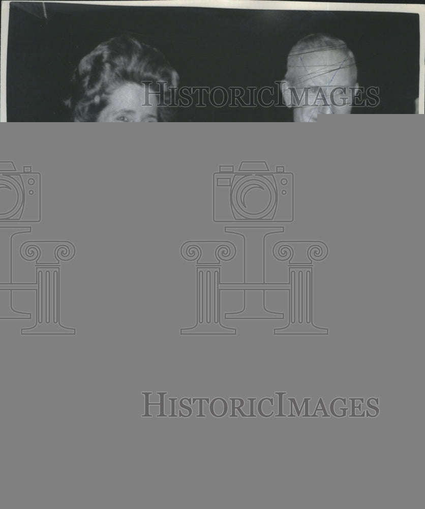 1975 Press Photo Mr. and Mrs. John D. Rockfeller III Arrive at the Arts Club - Historic Images