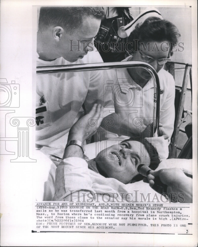 1964 Press Photo US Sen Ted Kennedy Flashes a Smils as he was transferred - Historic Images