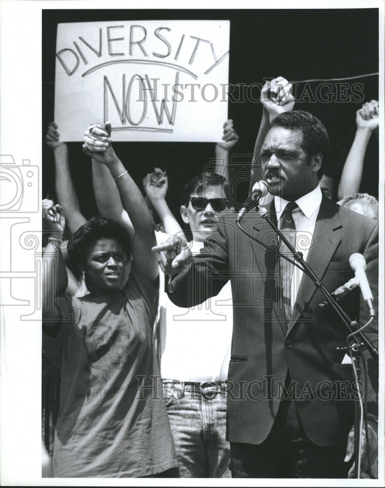 Press Photo Jesse Jackson at Harvaed Law School Students Rallying Outsiding - Historic Images