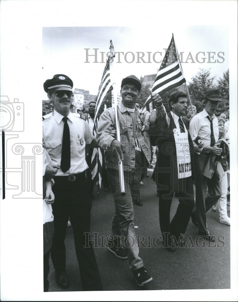 1989 Press Photo Jackson Given the Thumbs up as the Rally - Historic Images