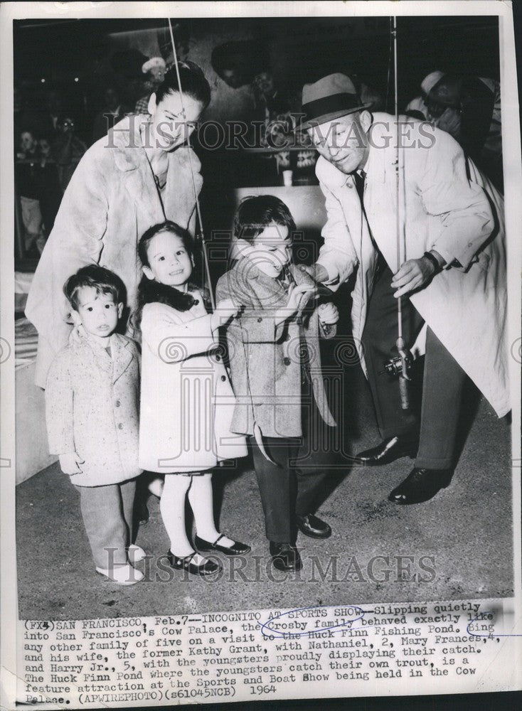 1969 Press Photo Slipping Quietly Into San Francisco&#39;s Cow Palace, Crosby Family - Historic Images