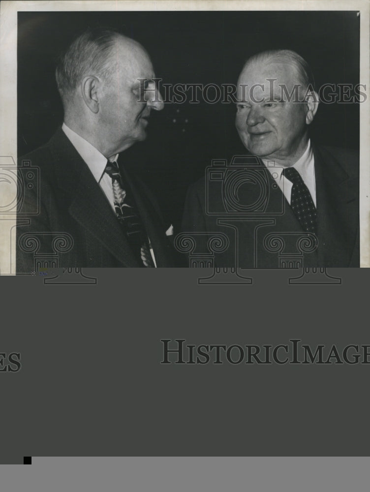 1949 Press Photo Herbert Hoover Talks With Chairman Carl Vinson of the House - Historic Images