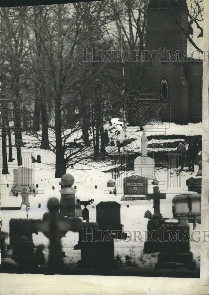 Press Photo Picture Shows Grave Yard - Historic Images