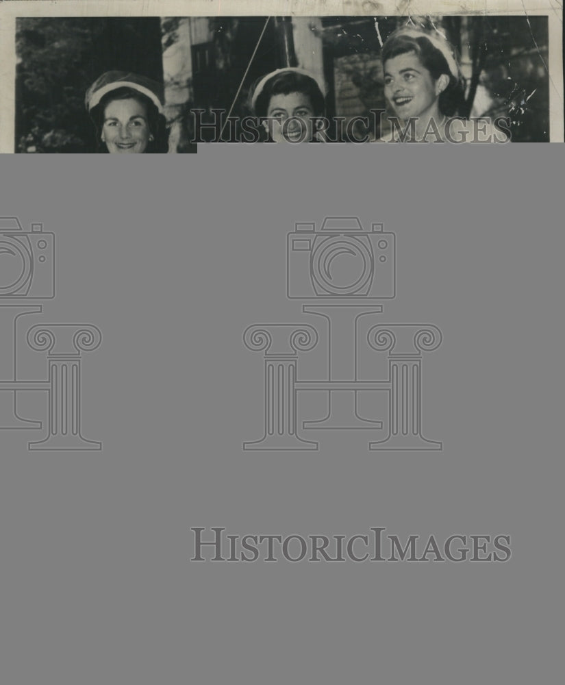 1953 Press Photo Mrs Roberts Coleman, Patricia and Jean Kennedy - RSH02429 - Historic Images