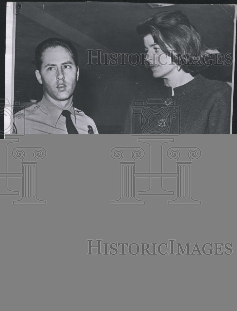 1962 Press Photo Mrs. Patricia Lawford, President Kennedy&#39;s Sister. Walks Past - Historic Images