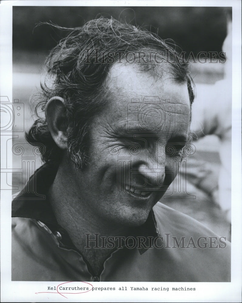 1976 Press Photo Kel Carruthers Prepares all Yamaha Racing machines - Historic Images