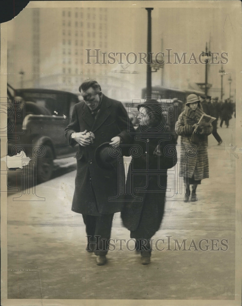 1933 Press Photo Arm in arm these two rioters, the Man bleeding Profusely - Historic Images