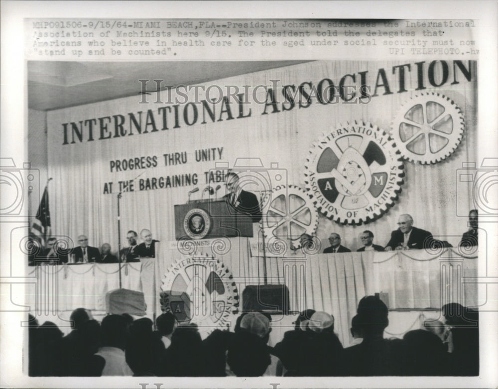 1984 Press Photo President Johnson Addresses Internations Associations - Historic Images