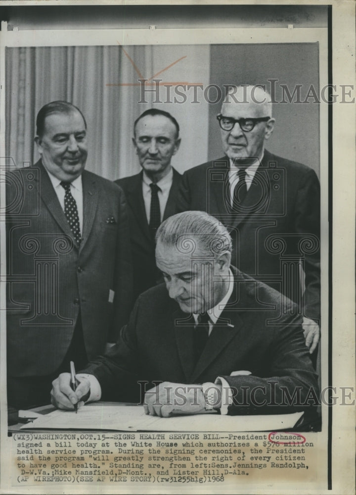 1968 Press Photo President Johnson Signed a Bill Today at White House - Historic Images