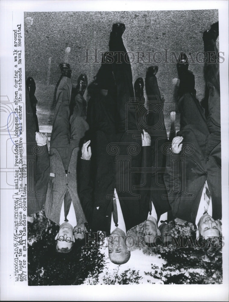 1965 Press Photo A Smiling President Johnson is Shown During a Walk Around - Historic Images