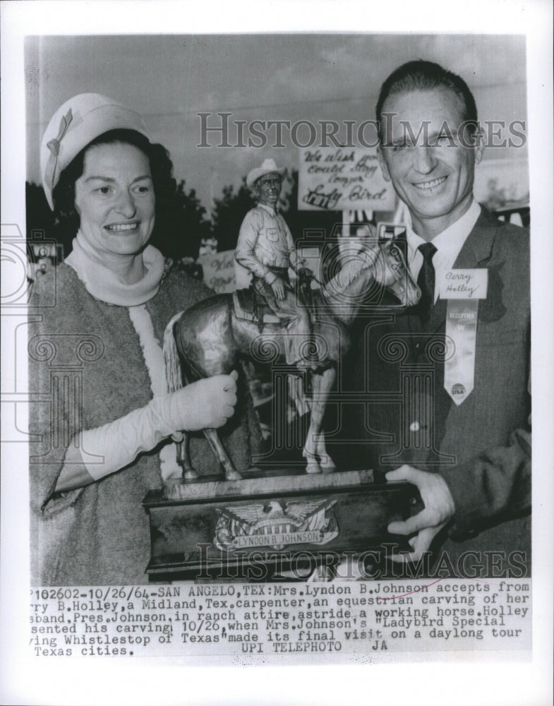 1964 Press Photo Mrs. Lyndon B. Johnson Accepts From Try B.Holley - RSH03175 - Historic Images