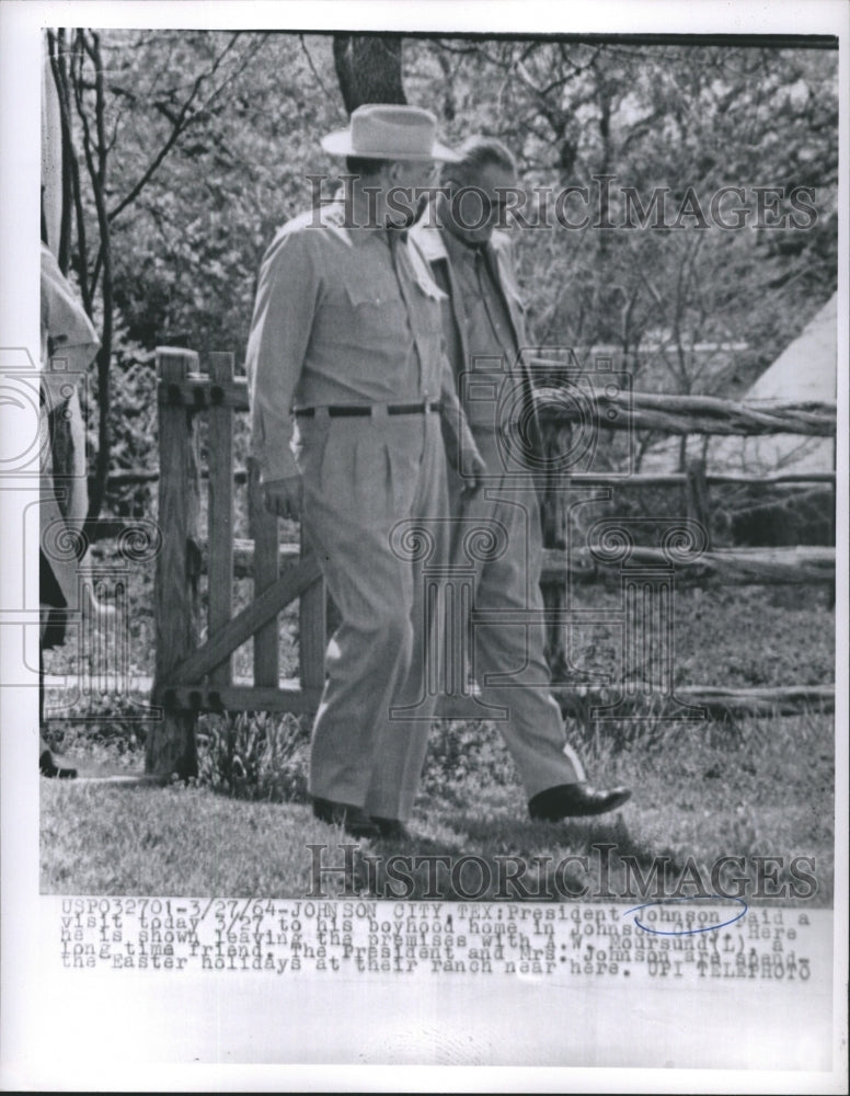 1964 Press Photo President Johnson Paid a Vist Boyhood Home in Johnson - Historic Images