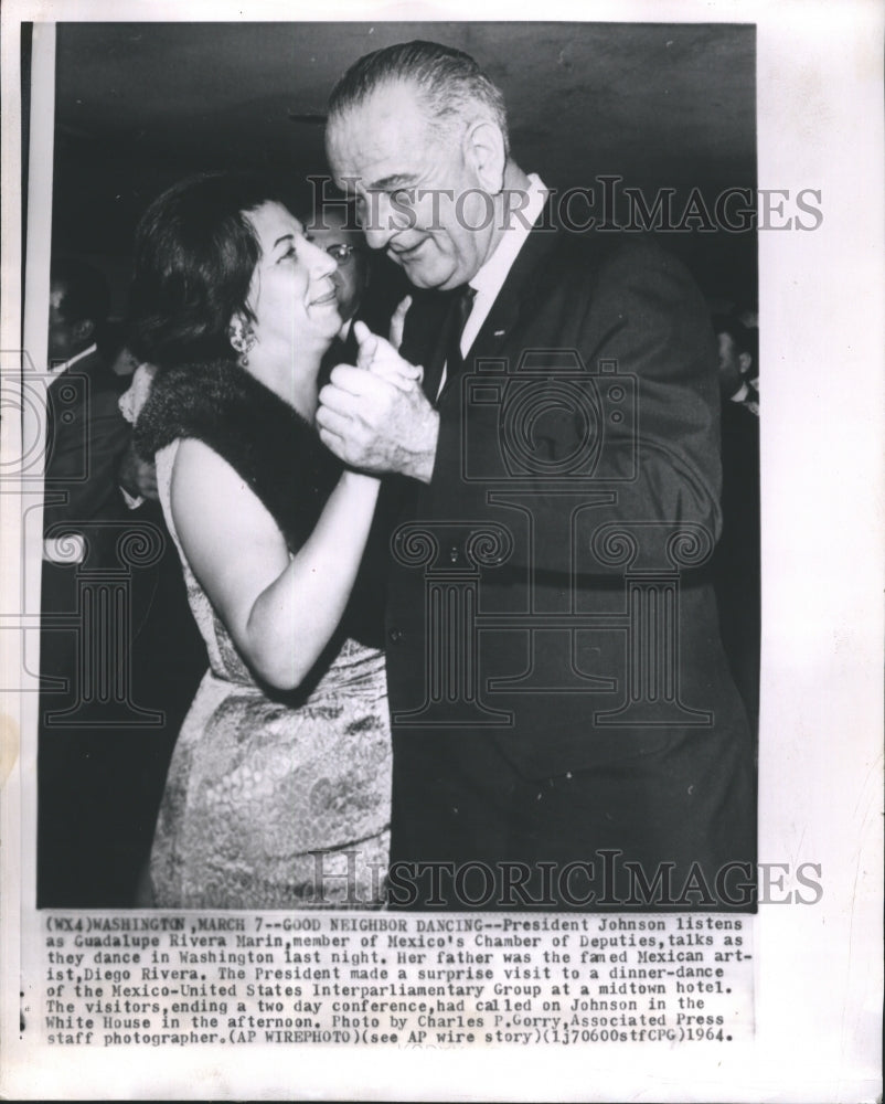 1964 Press Photo President Johnson Listens as Cuadalups Rivera Martin - Historic Images