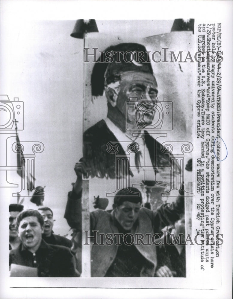 1964 Press Photo President Johnson Wears fez with Turkish Creacent - Historic Images