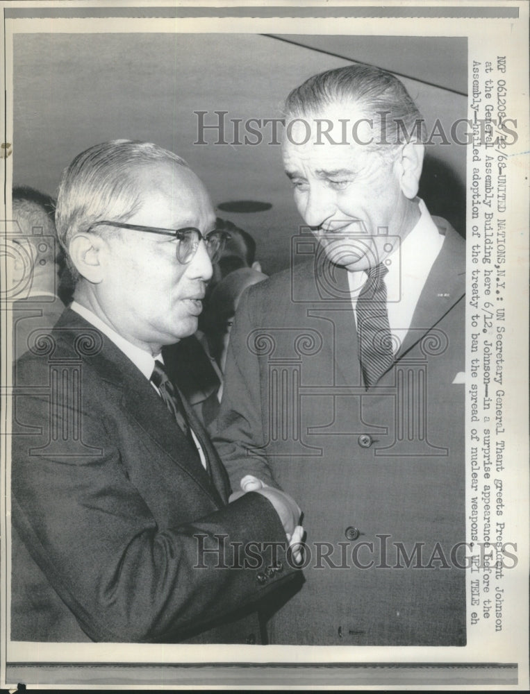 1968 Press Photo UN Secretary General Thant Greets President Johnson at Assembly - Historic Images