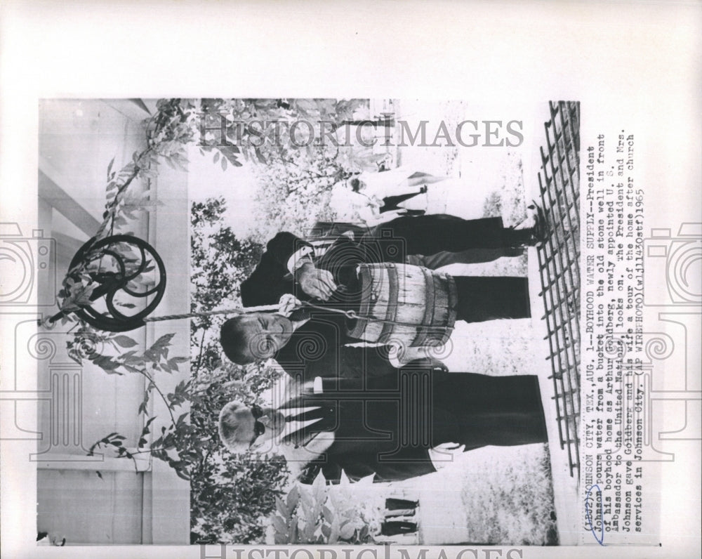 1965 Press Photo President Johnson Pours Water From a Bucket into the Old Stone - Historic Images